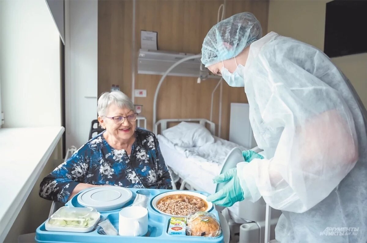    Москвичка Любовь Баскакова от больничной еды не отказывается. Уж очень вкусно!
