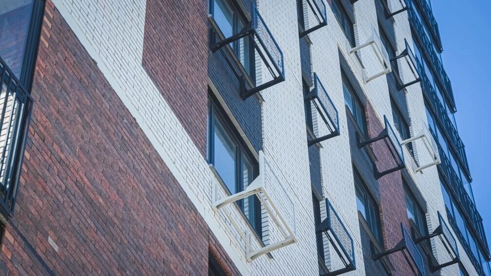     Ставки по кредитам под залог недвижимости в 2026 году на 9–10% ниже, чем по обычным займам    1MI