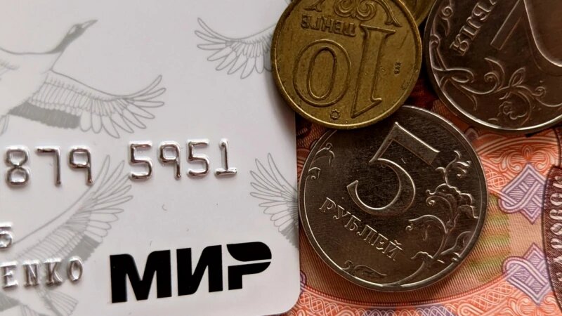     Карта «Мир», деньги. Анастасия Панченко