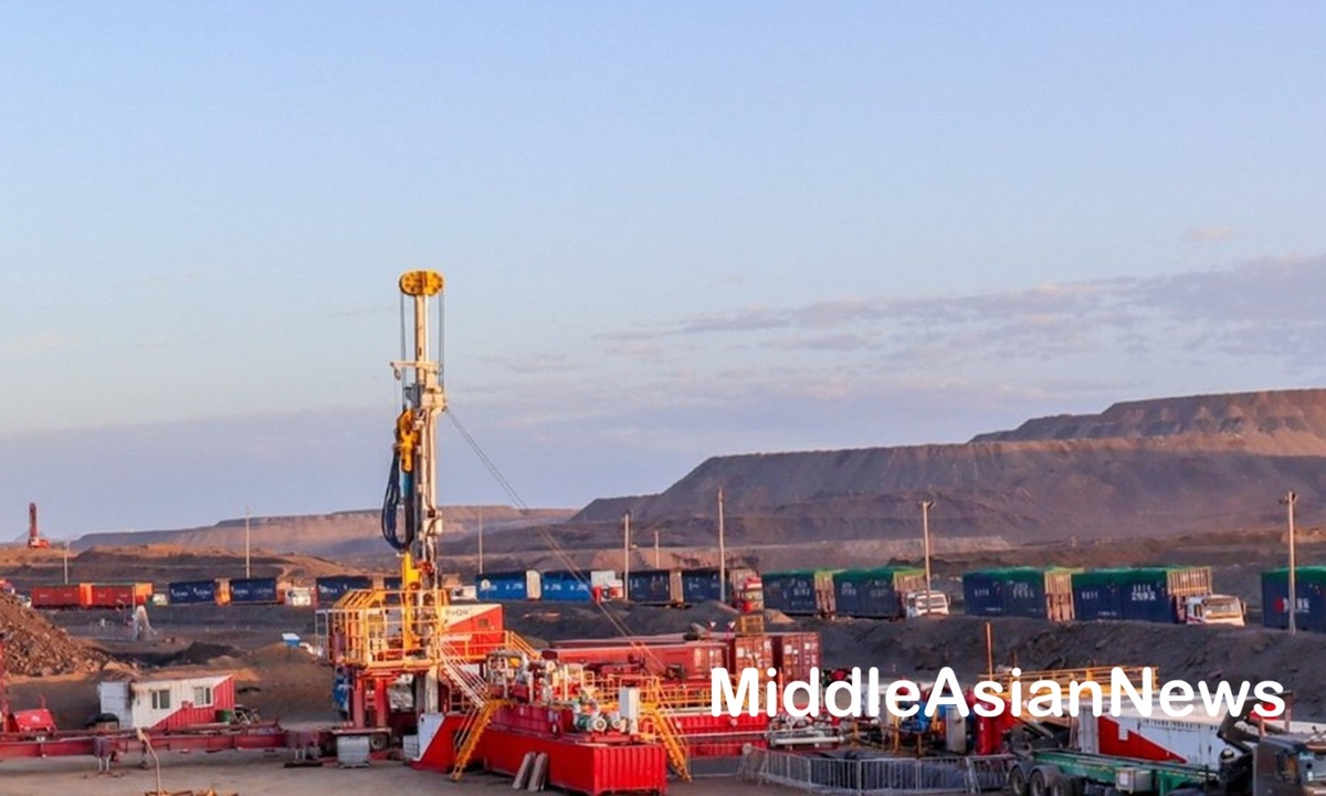 Буровая установка компании Major Drilling Group, эксплуатируемая компанией TMK Energy на газовом проекте ГУРВАНТЭС XXXV в Монголии.