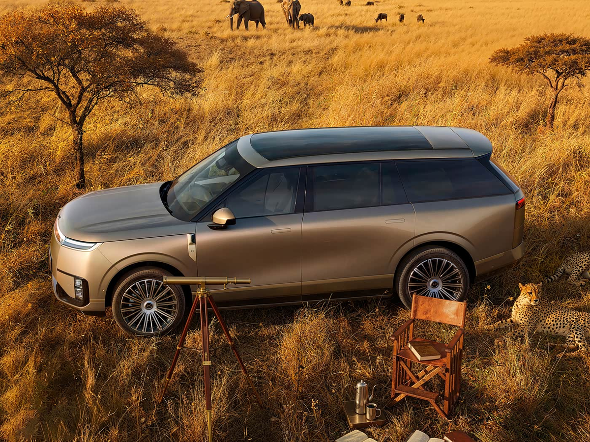 Солидный дизайн нового кроссовера Xpeng GX