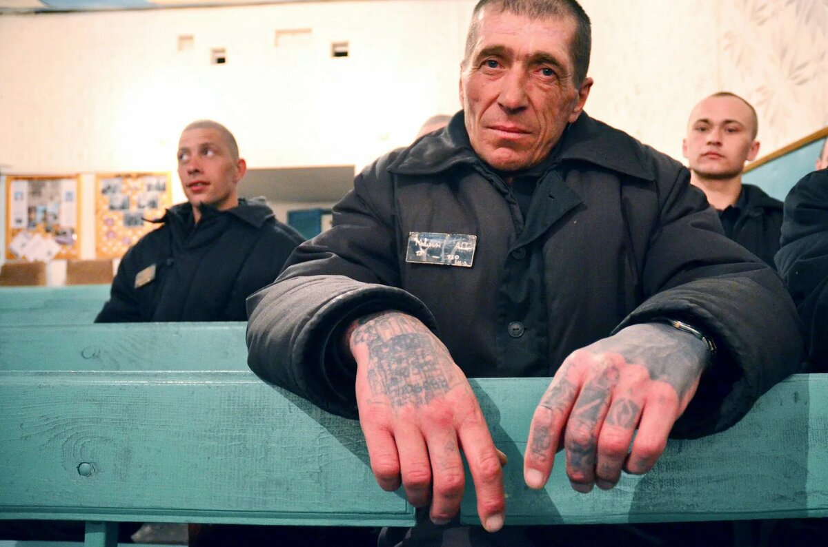 На зоне мазу тянут воры...