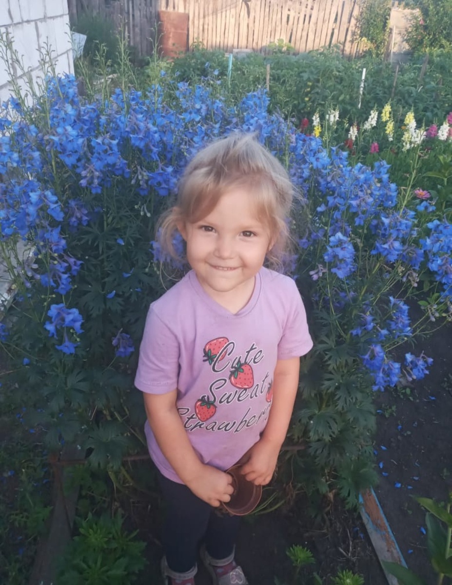 У бабы в саду.