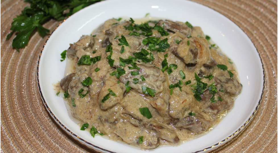 Сердечки куриные в сметане.