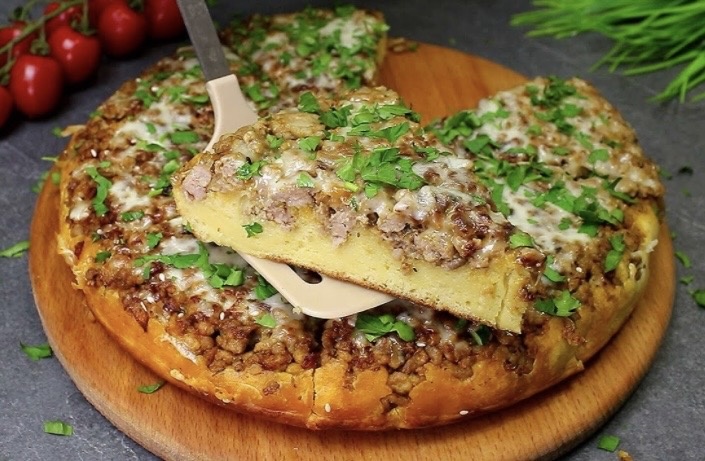 Мясной пирог на сковороде за несколько минут. Вкусный завтрак или перекус, и на ужин подойдет