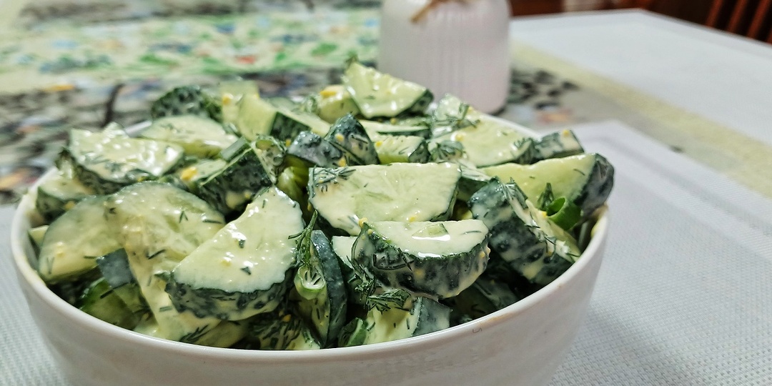 Четыре рецепта салатов из свежих овощей.