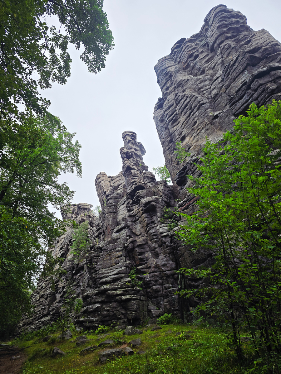 Скалы Семь братьев