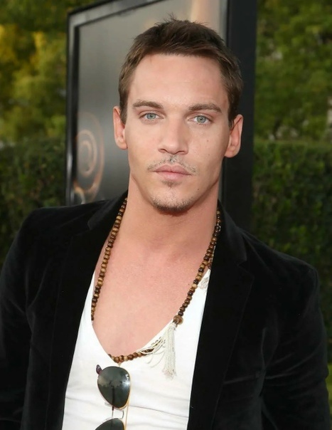 Вот такая эстонская безупречность в ирландском исполнении. В роли Оскара Джонатан Риз Майерс