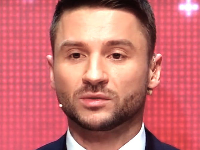 на фото Сергей Лазарев