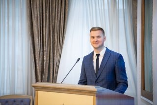     журналист и медиаспециалист Василенко Иван Андреевич Даниил Суринов