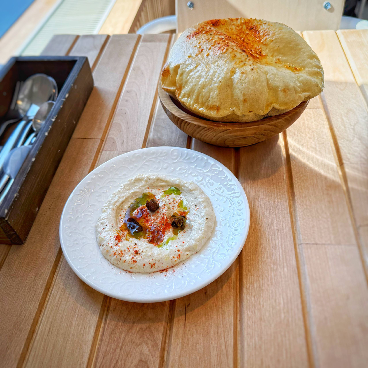 Комплемент из питы с икорной намазкой