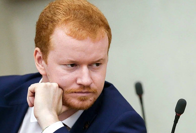 Депутат от КПРФ Денис Парфёнов
