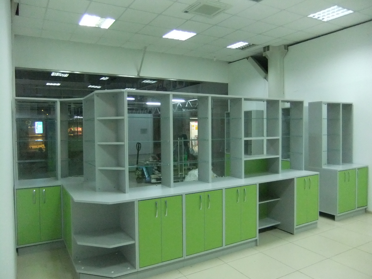 Рис. 2 нестандартное решение аптечной мебели «ЗЕРЦ» (Москва)