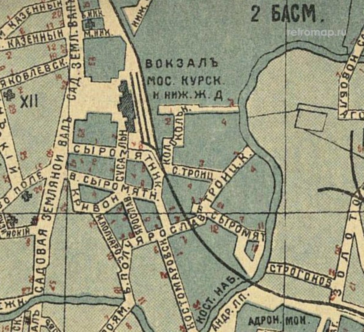 Карта Москвы 1915 года с номерами домов. На месте будущего сквера было несколько зданий. С сайта www.retropmap.ru.