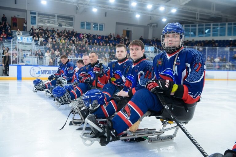    Ветераны СВО приняли участие в благотворительном матче по следж-хоккею Оренбуржье