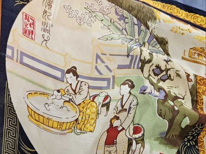 Шёлковые платки, платья из вискозы, блузы из льна в Секонд Хенде