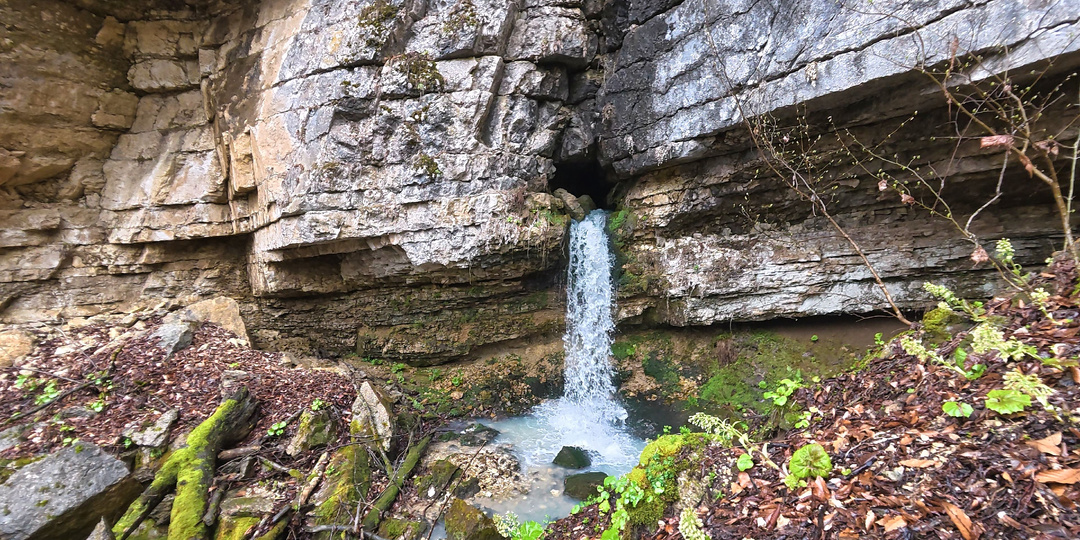 Впадина «Око Дьявола», водопад Тыжынты-Суу и безымянный водопад. КБР. 11.04.2026.
