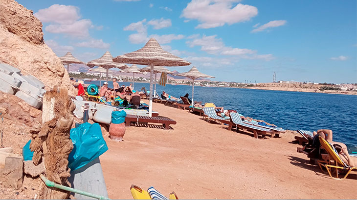  Пляж отеля "Grand Halomy Resort".