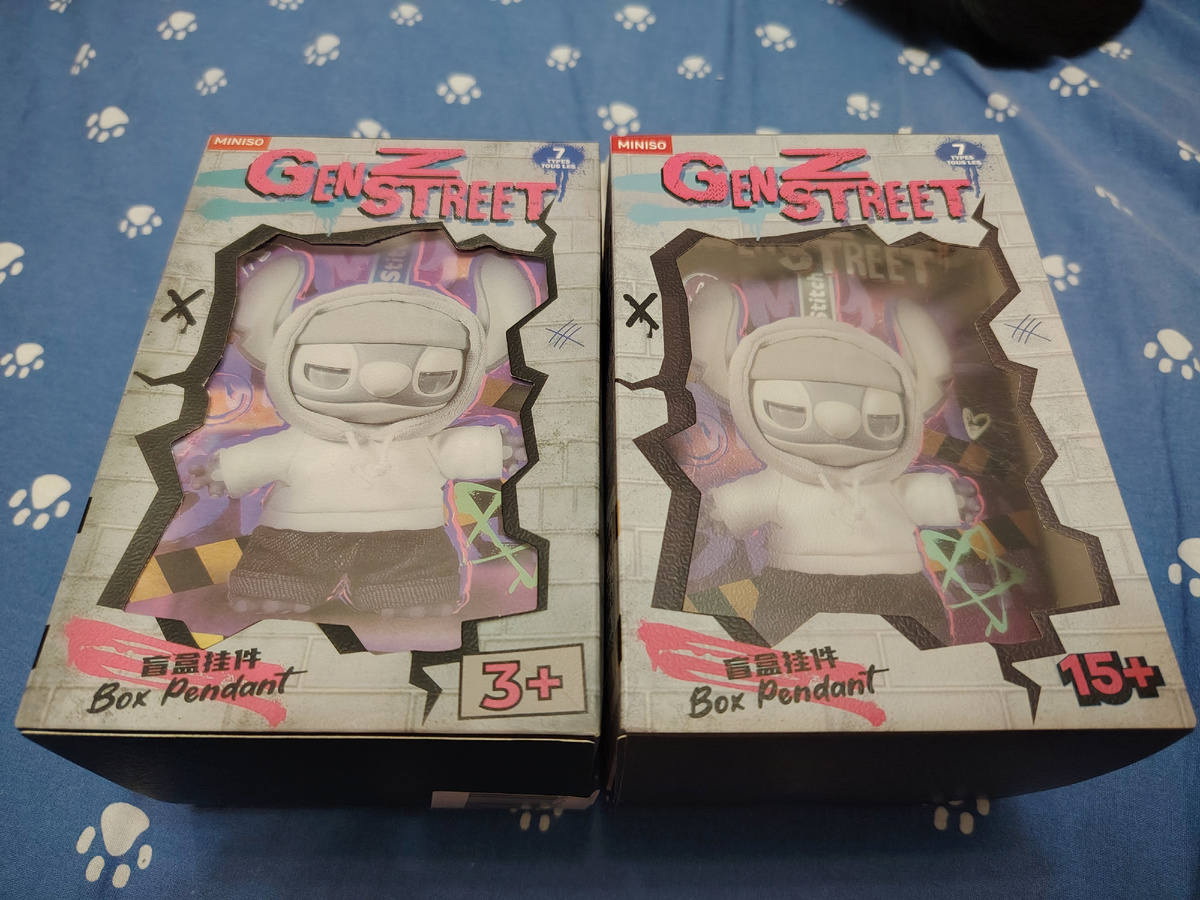 Обе коробочки: слева - из магазина "Детский мир", справа - с Али. 