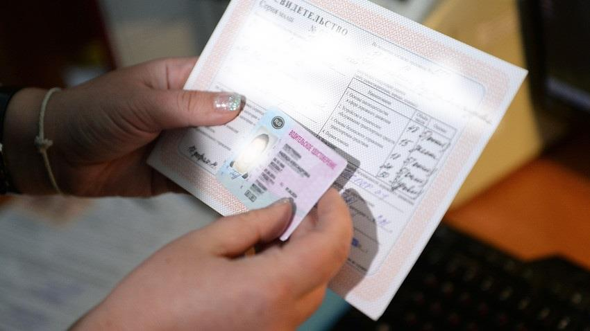 Почему ГИБДД начала массовую зачистку водителей из-за неправильной справки для водительских удостоверений