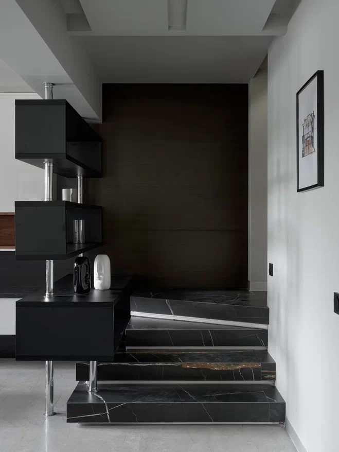 Пришел к барберу и тут наш керамогранит. Луссо Неро