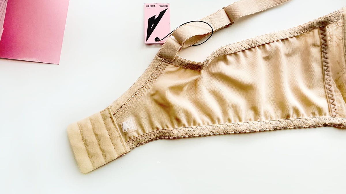 Вшивная бирка и небольшая картонная этикетка для одного из последних заказов