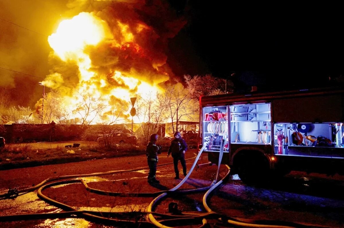    Российские войска нанесли ракетный удар по военным объектам в Киеве.