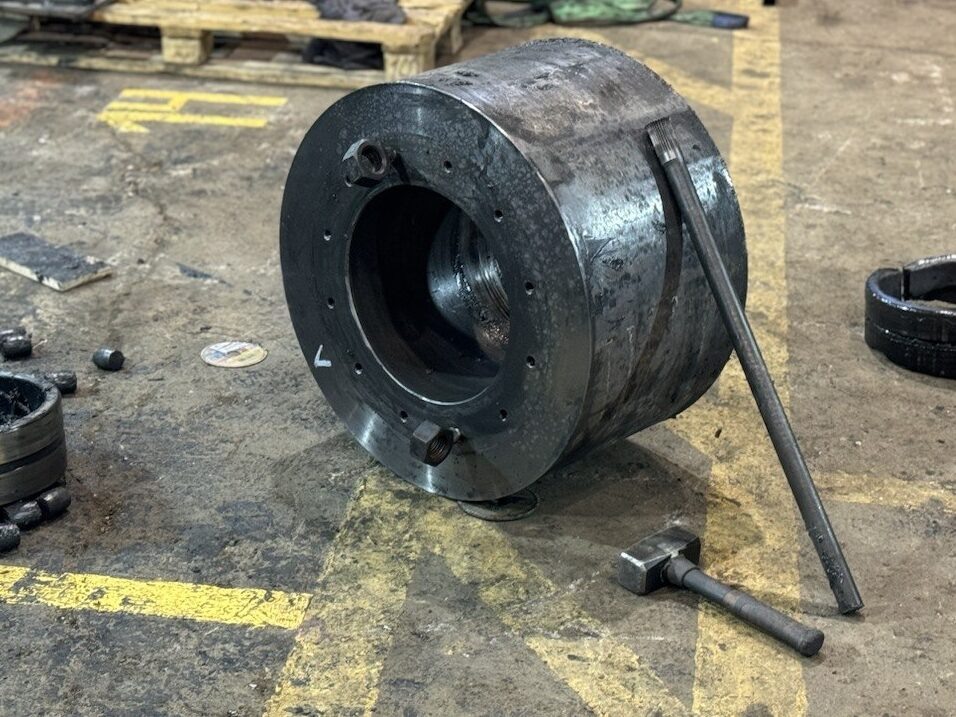 Опорный ролик в разборе