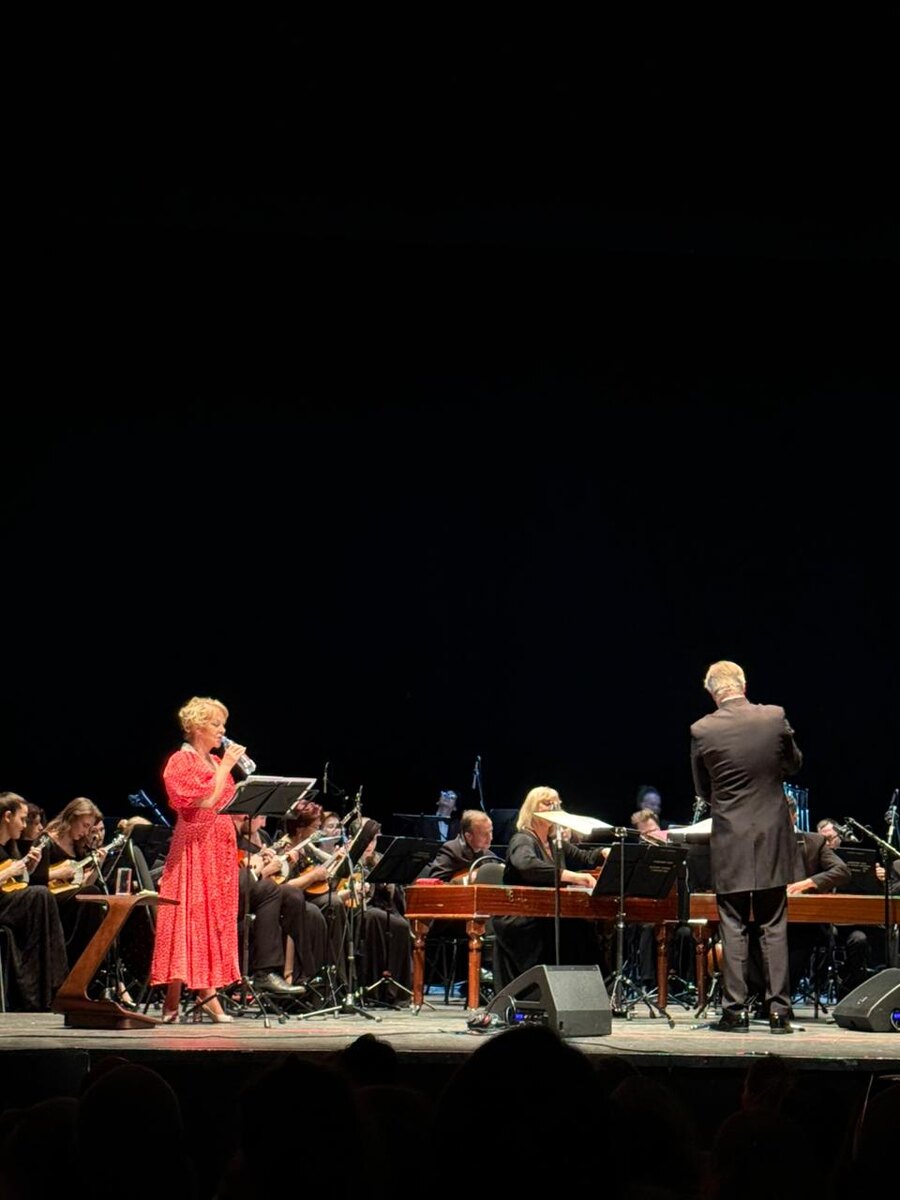 Елена Валюшкина с оркестром. Спектакль "Волшебное кольцо"