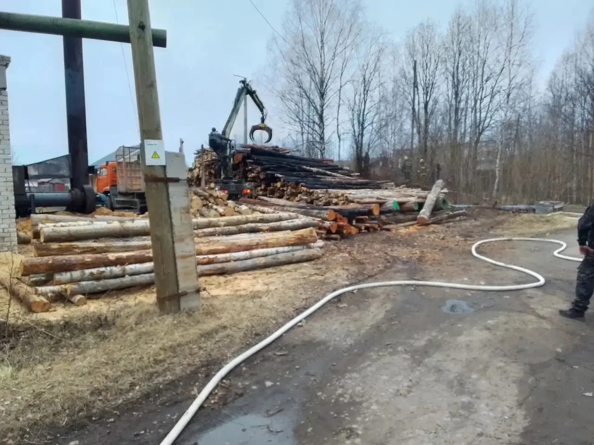    10 человек тушили пожар на котельной в Калевале© Госкомитет Карелии по безопасности населения