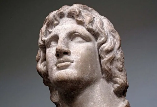 Золотой гроб, мёд и главная тайна человечества: почему гробницу Александра Македонского не могут найти уже 2300 лет