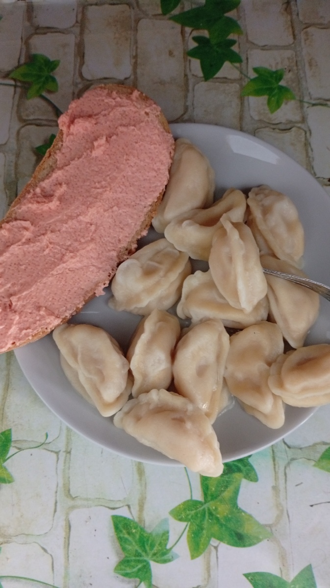 Я себе с варениками. На удивление вареники из ярче не развалились. 