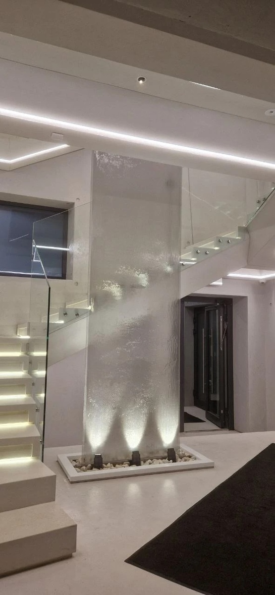 Водопад по сетке в офисе