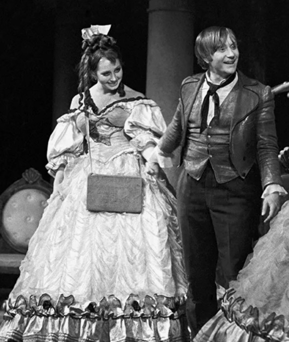    На заре карьеры: Татьяна Васильева и Андрей Миронов на сцене легендарного «Сатирикона».