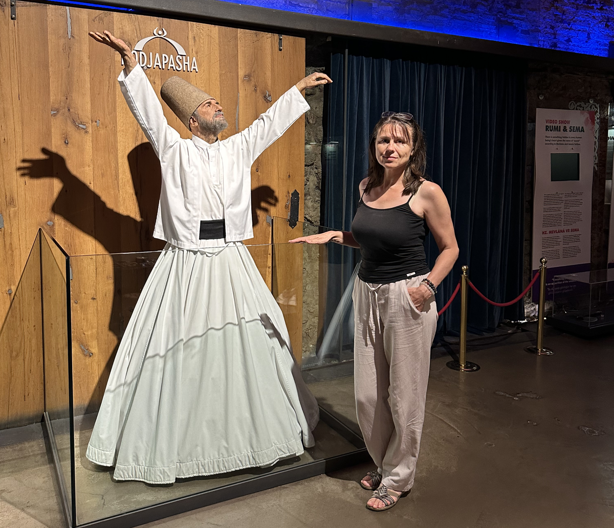 В фойе можно фотографироваться сколько угодно