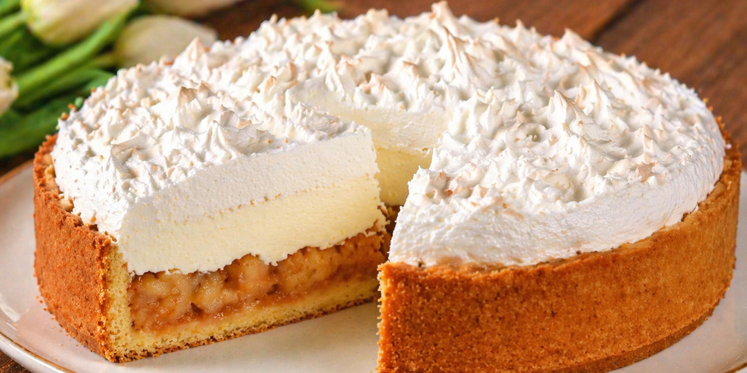 Этот яблочный пирог сводит с ума! Нежнее торта и исчезает за минуты!