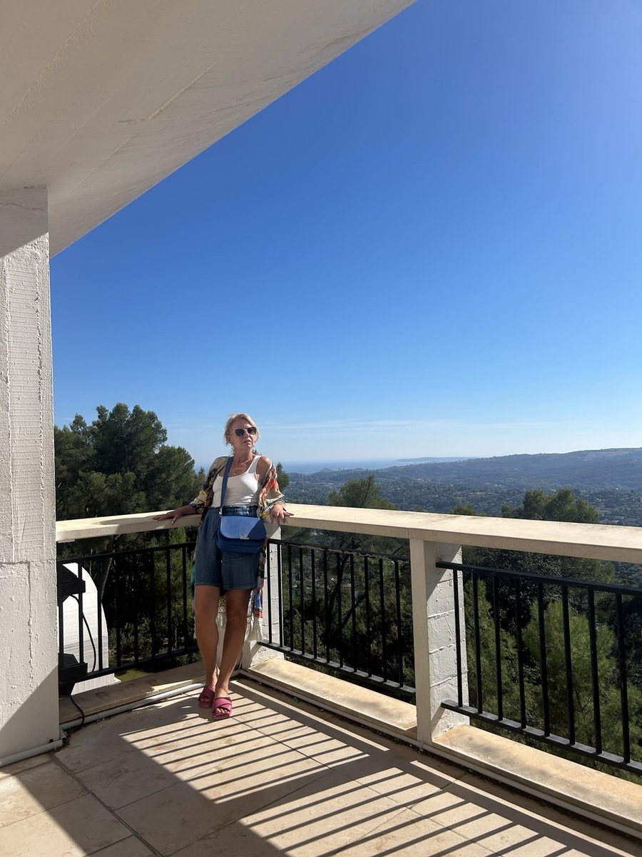 Автор тревожно смотрит на жизнь (фото из архива)