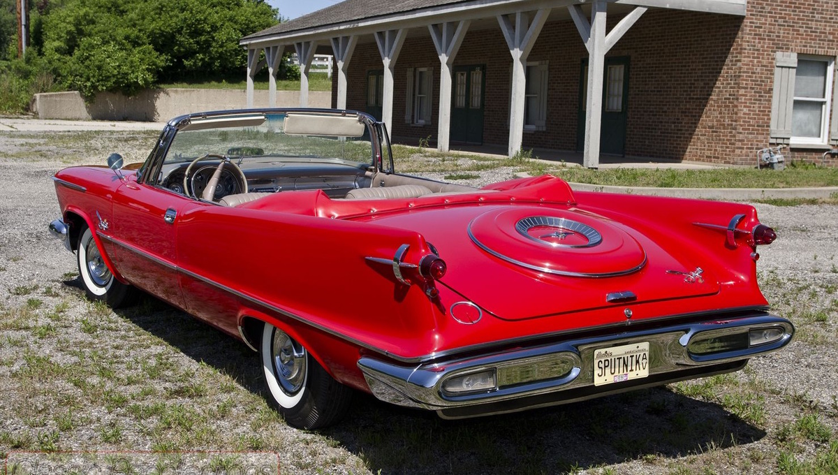 Длина 5,70 м Ширина 2,06м Вес 2135кг Двигатель 6,4 литра 325 л.с. базовая цена $6283