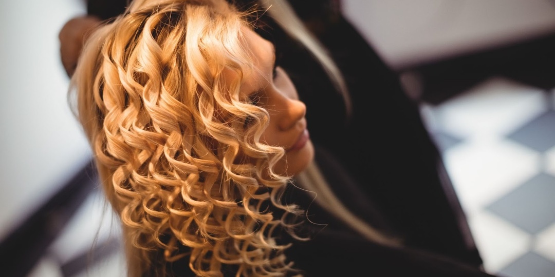 Биозавивка: кому подходит, а кому лучше воздержаться