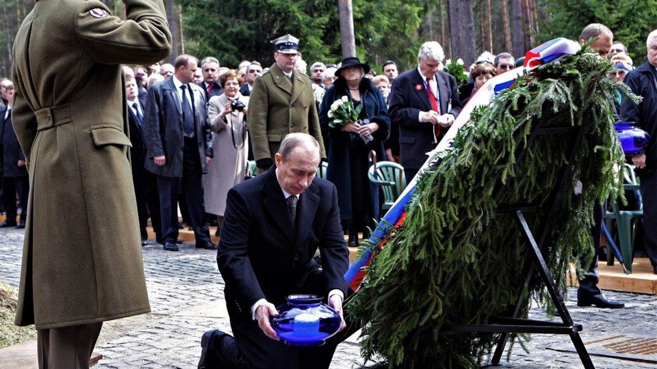 Переобувание в воздухе из антисоветских галош в советские по вопросу Катыни