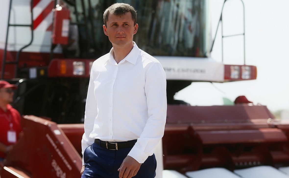 По рыночным оценкам, вся эта "империя" тянет на 100 миллиардов рублей. Для сравнения: это бюджеты нескольких средних российских городов за десятилетие. Один чиновник - и бюджеты нескольких городов. Вы это осознаете?
