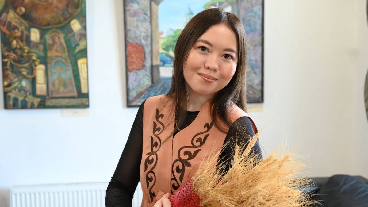    Участница нового проекта Аяна Чебодаева возглавляет землячество Хакасии в Москве / Фото: Пелагия Замятина / Вечерняя Москва
