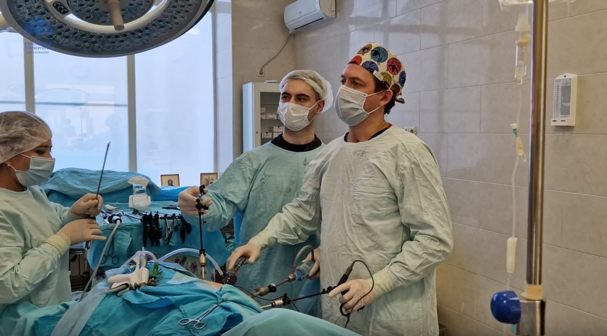 Шпоть Евгений Валерьевич, д.м.н., профессор, Председатель Московского общества урологов, заместитель директора по научной работе Института урологии и репродуктивного здоровья Сеченовского университета. Большой опыт выполнения урологичекских и онко-урологических операций в клинике урологии Первого МГМУ им. И. М. Сеченова - более 5000 операций.