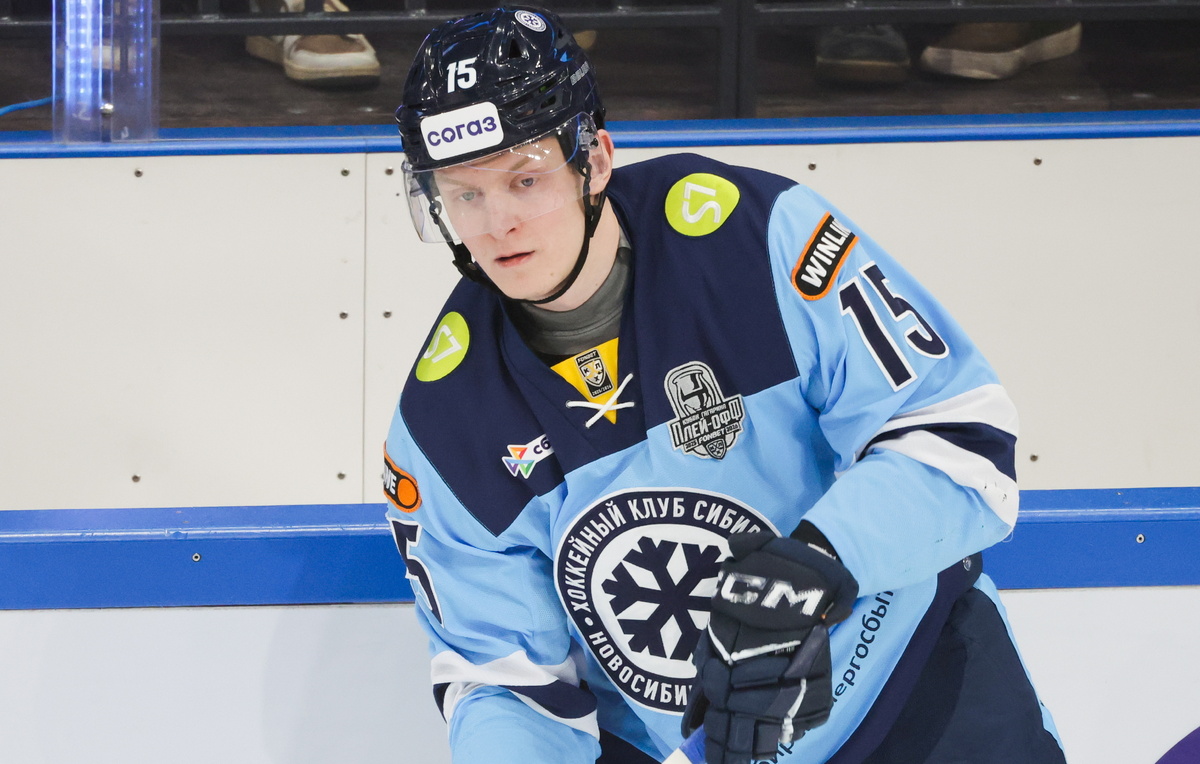    Форвард "Сибири" Антон Косолапов  Кирилл Кухмарь/ТАСС