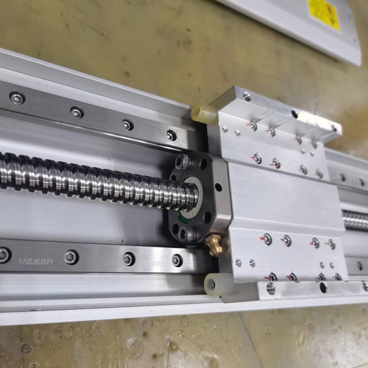 Линейный модуль с ШВП