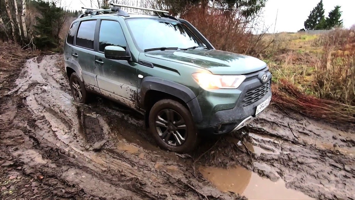Едет по любому бездорожью. Вот только перед поездкой лучше проверить патрубки.