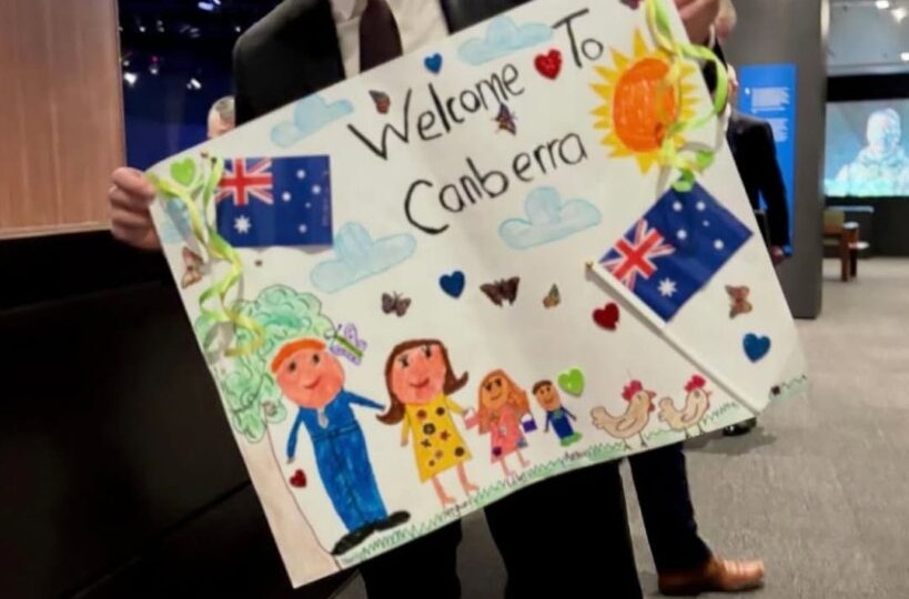 Меган в белом отправилась на саммит InterEdge, чтобы поддержать принца Гарри