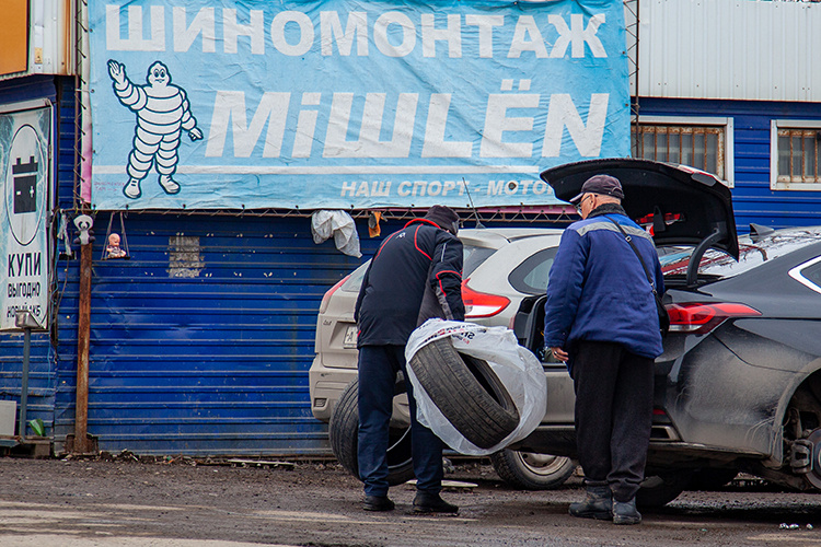    В конце прошлого года шинники намекали государству на то, что пора вводить защитные барьеры против продукции из КНР, и даже осторожно жаловались, что власти их не слышат.   
Фото: «БИЗНЕС Online»