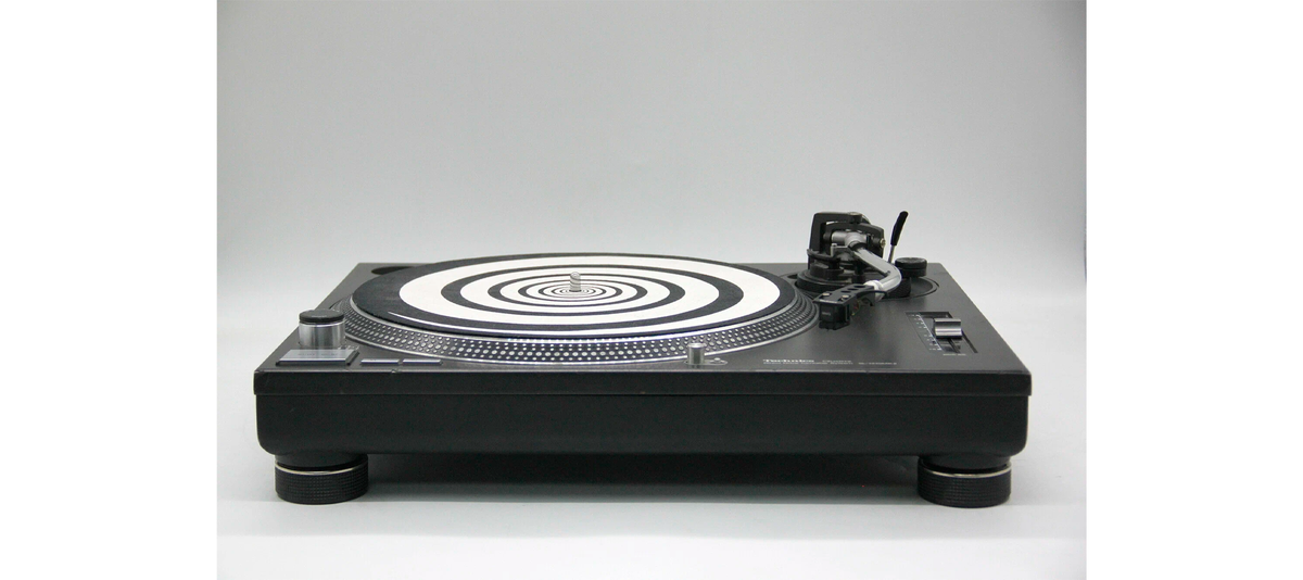 SL-1210 MK2. Таким он представал перед нами на полках магазина.