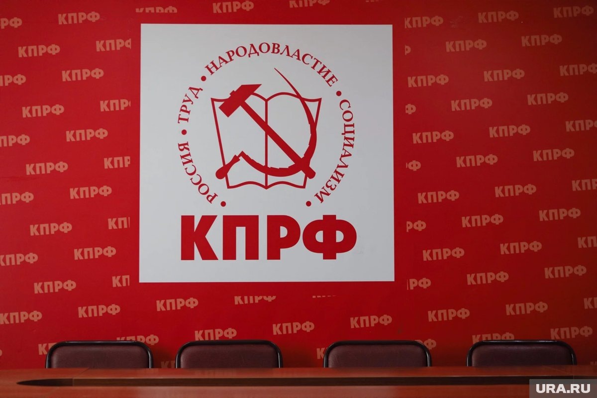     Наблюдателей удивил тот факт, что на предварительное голосование КПРФ выдвинулась не лидер реготделения Елена Кукушкина, а ее коллега
